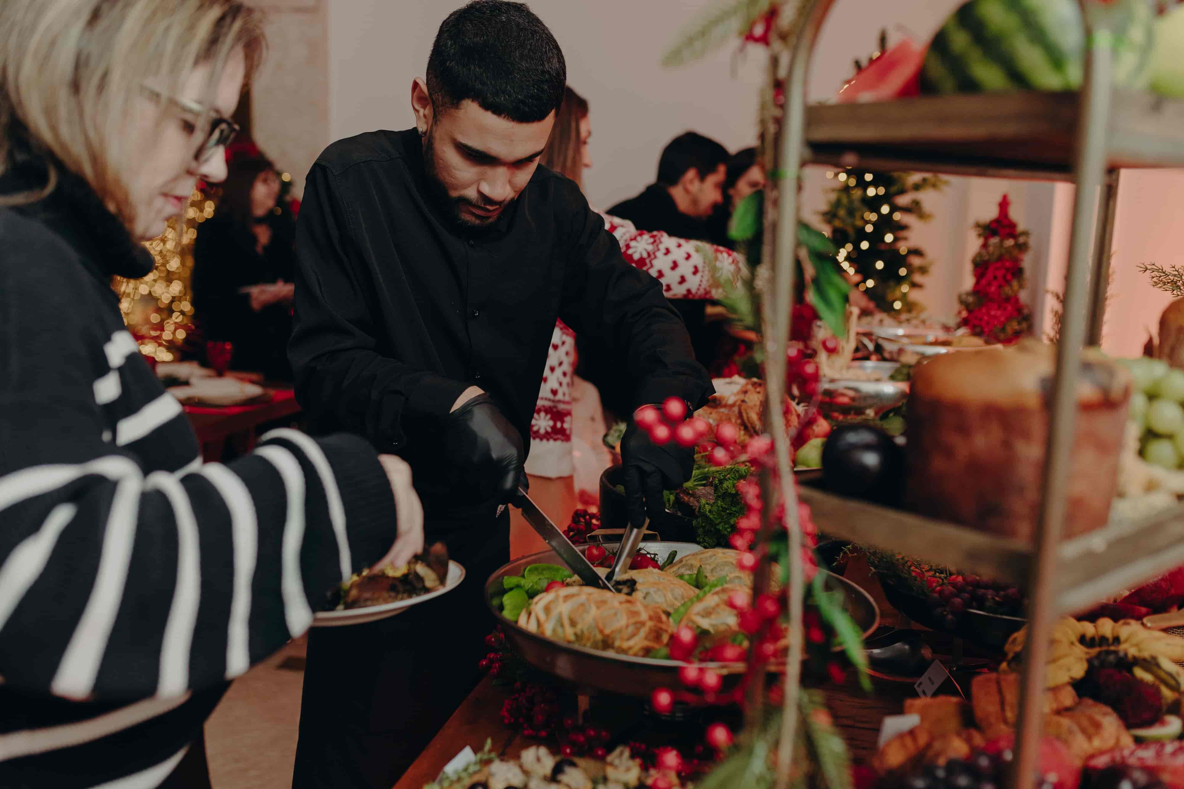 Equipe de buffet Menuo em operação